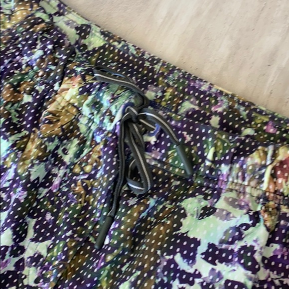 LIKE NEW Lululemon Jetset Joggers - Picture 5 of 8